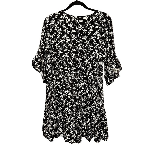Universal Thread WhiteBlack Tiered Dress - XS - Bell Ruffle Sleeve. - Picture 2 of 4